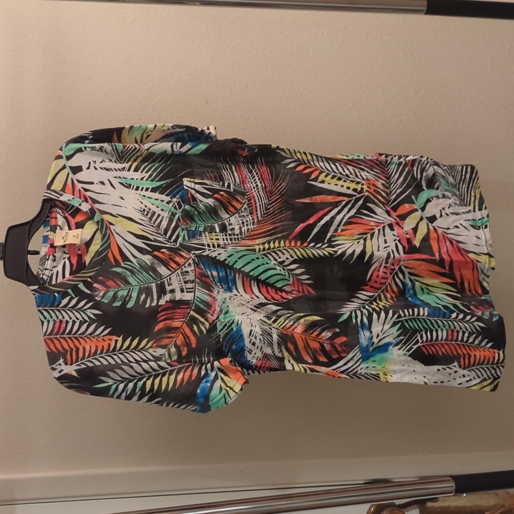 Hollister Mens pocket shirt. Medium. Multi-color.